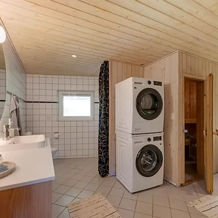 Yorick - 350m To The Fjord By Interhome